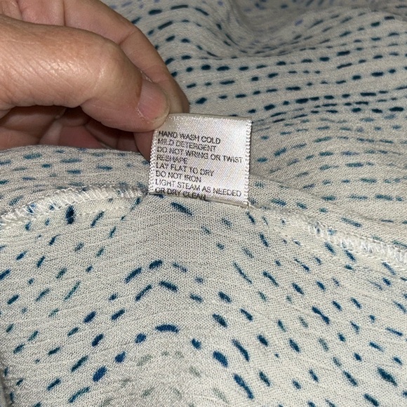 Lovestitch printed top L white blue rayon - Picture 9 of 9